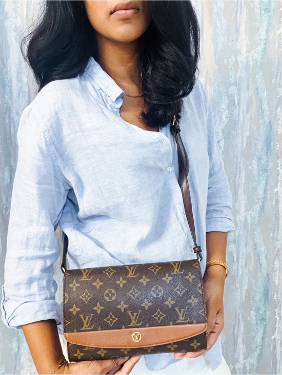 Louis Vuitton Handbags - Louis Vuitton Monogram Bordeaux crossbody 🤎